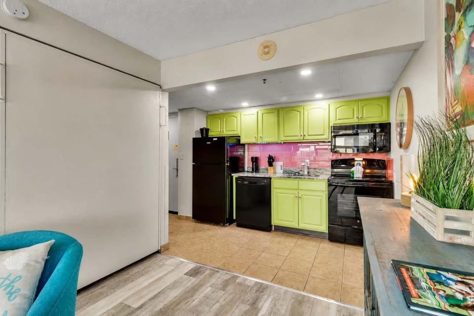 Modern and Fun Coastal Beach Escape! Pinnacle 1471 House in Myrtle Beach