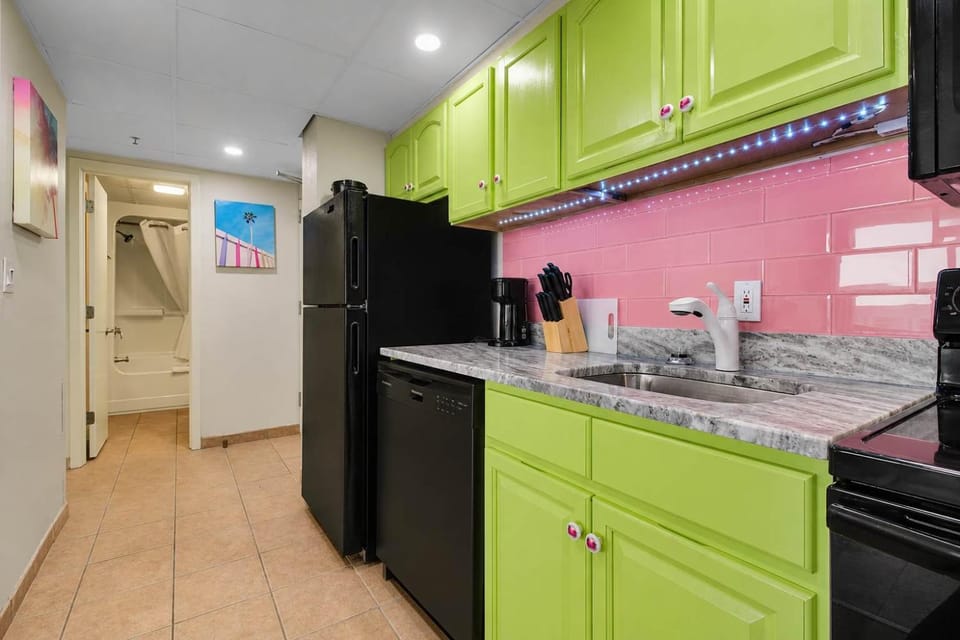 Modern and Fun Coastal Beach Escape! Pinnacle 1471 House in Myrtle Beach