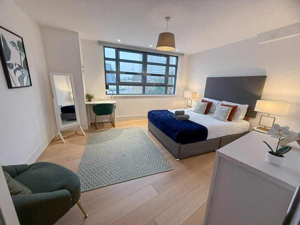 Bed, View (from property/room), Photo of the whole room, Decorative detail, Seating area, Bedroom, flat iron, hair dryier, heating, storage, towels, wardrobe
