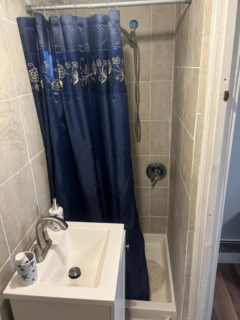 Grove 3- King Bed with Private Bathroom Bed and Breakfast in Irvington