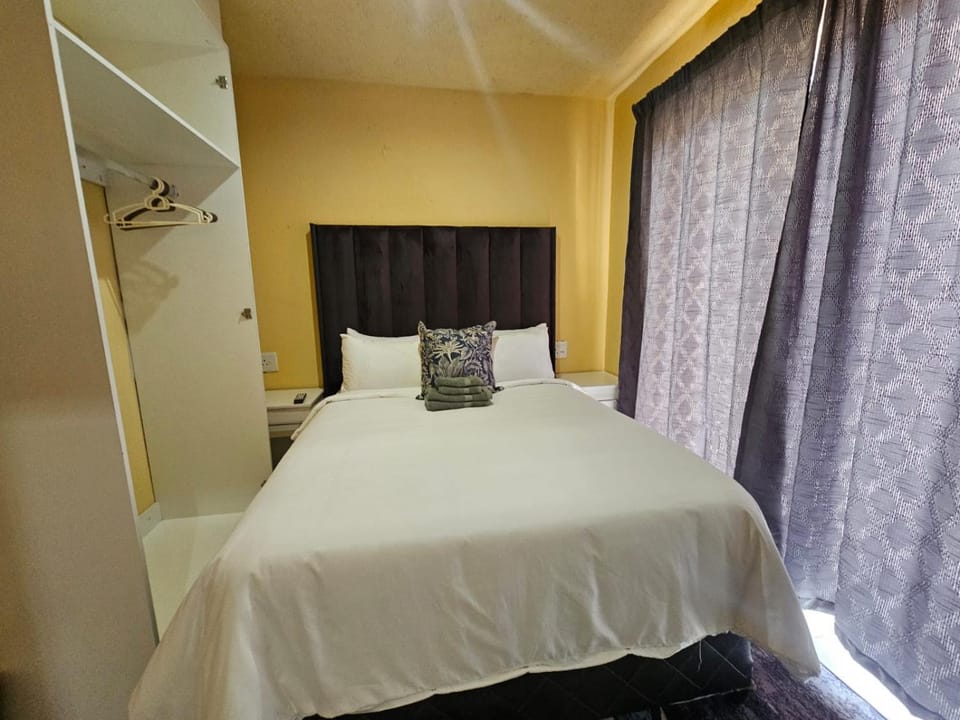 Sunrise Guest house Bed and Breakfast in Gauteng