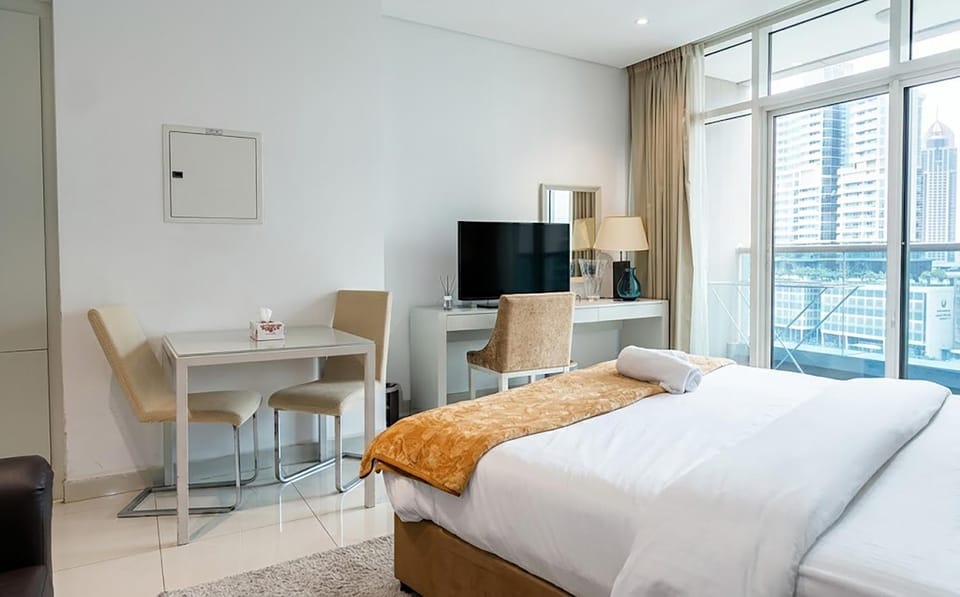 Waterfront Studio Near Dubai Mall Downtown Dubai Apartment in Dubai