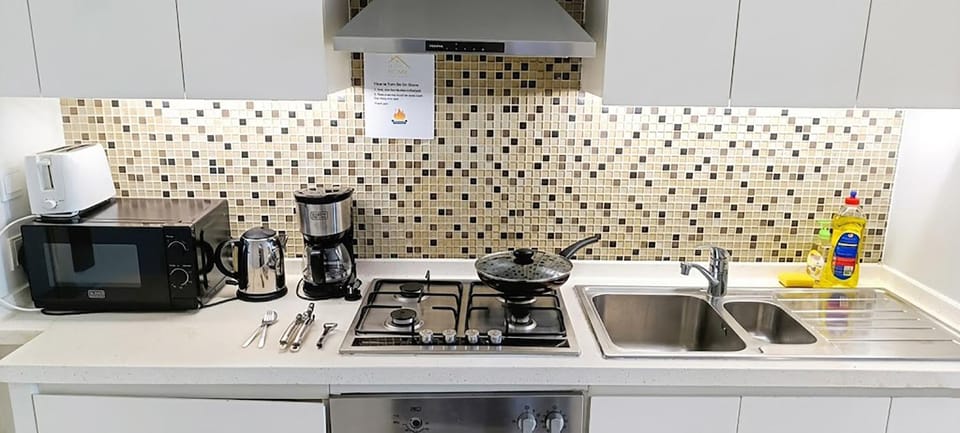 Coffee/tea facilities, Kitchen or kitchenette, stove, toaster
