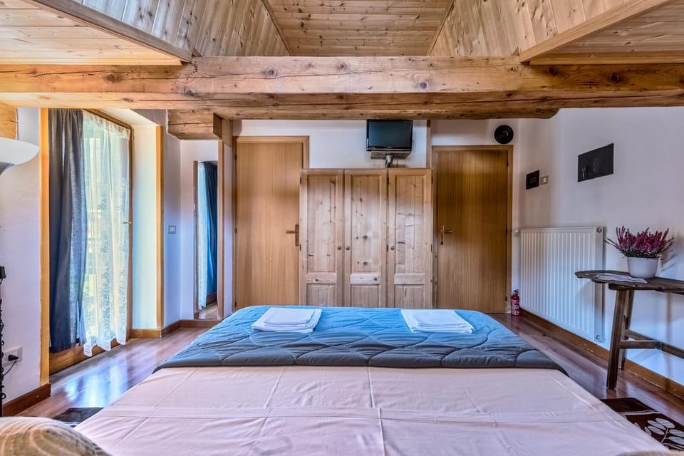 Bed, Photo of the whole room, Bedroom, wardrobe