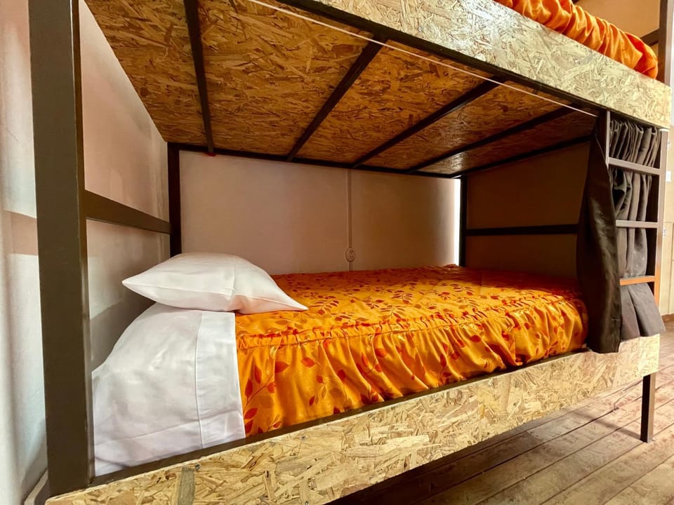 Bedroom, bunk bed