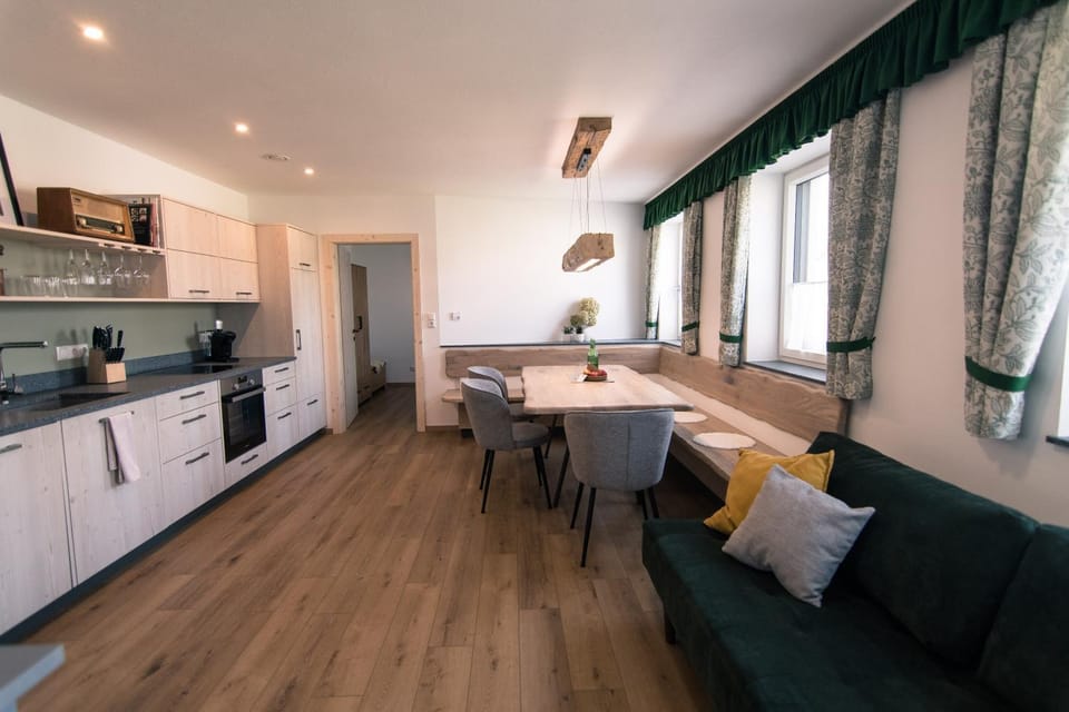 Kitchen or kitchenette, Living room, Seating area, Dining area, dishwasher, stove