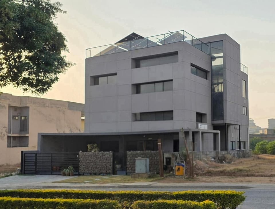 Independent owned 14 Marla retreat! Villa in Islamabad Capital Territory