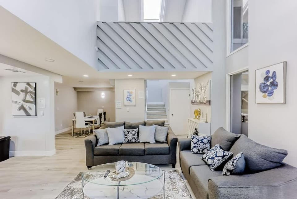 Luxury Family Home w AC and Patio near Meta and Stanford House in Menlo Park