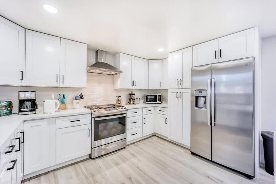 Luxury Family Home w AC and Patio near Meta and Stanford House in Menlo Park