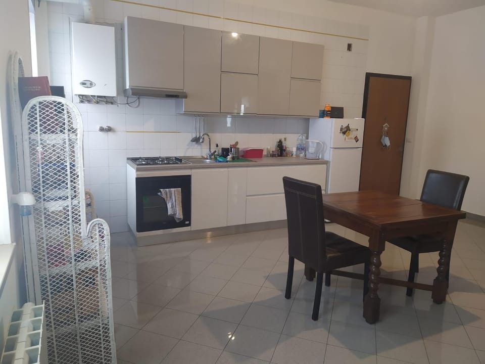 Kitchen or kitchenette, Dining area, oven, stove