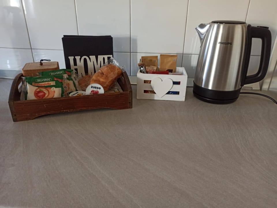 Coffee/tea facilities, Kitchen or kitchenette, Food and drinks