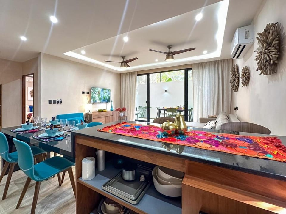 Living room, Dining area, air conditioner