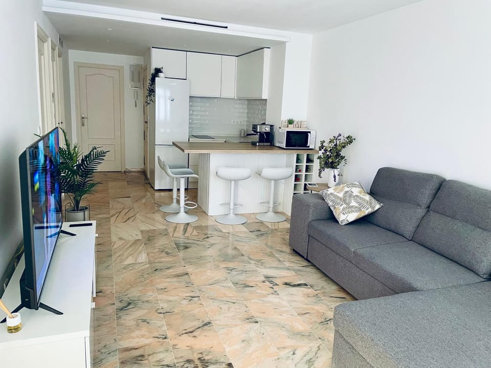 TV and multimedia, Kitchen or kitchenette, Living room