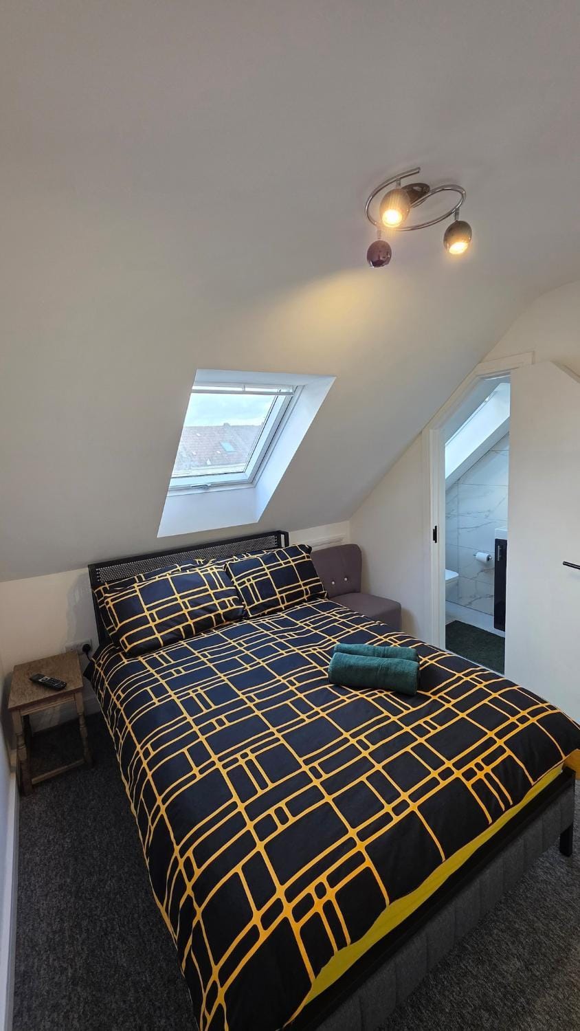 Bed, Photo of the whole room, Bedroom