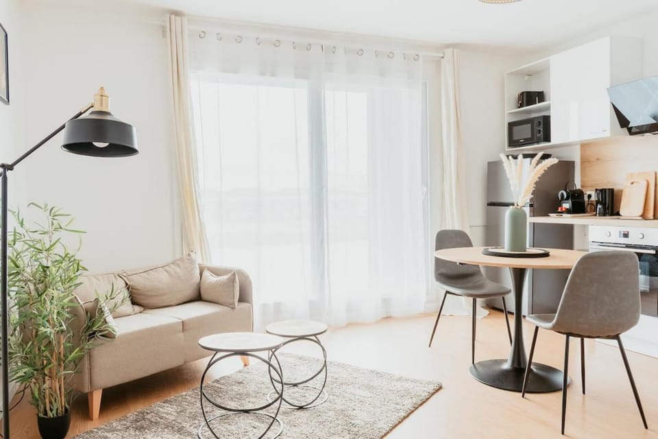 TV and multimedia, Coffee/tea facilities, Living room, Seating area, Dining area, furniture, internet, microwave, oven, storage, toaster, washing machine
