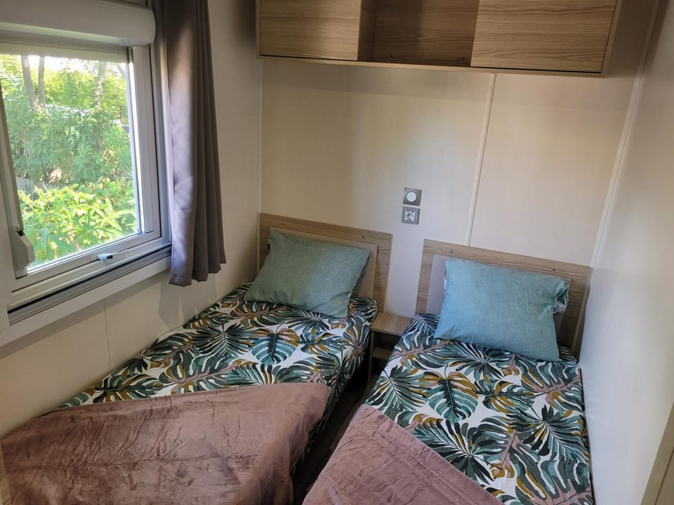 Bed, Bedroom, heating, storage