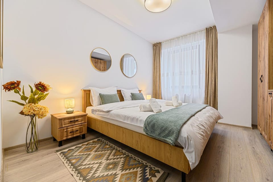 Bed, Photo of the whole room, Bedroom, towels
