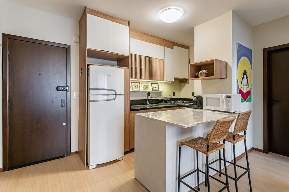 Kitchen or kitchenette, Dining area, stove