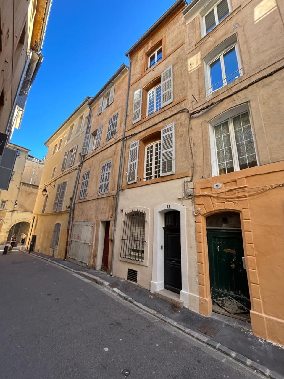Property building, Location