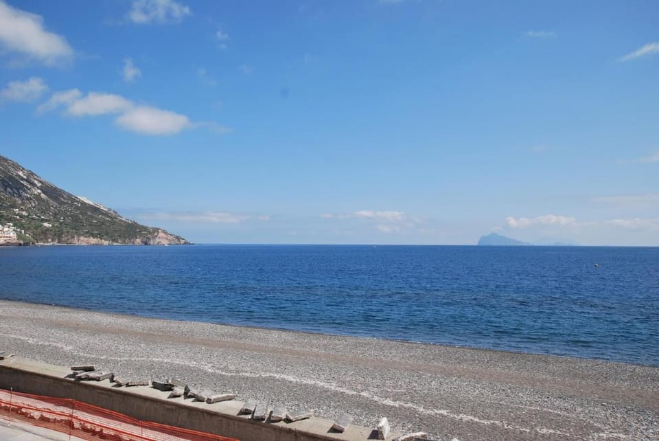 Oasi 2 terrace overlooking the sea in Canneto Apartment in Canneto