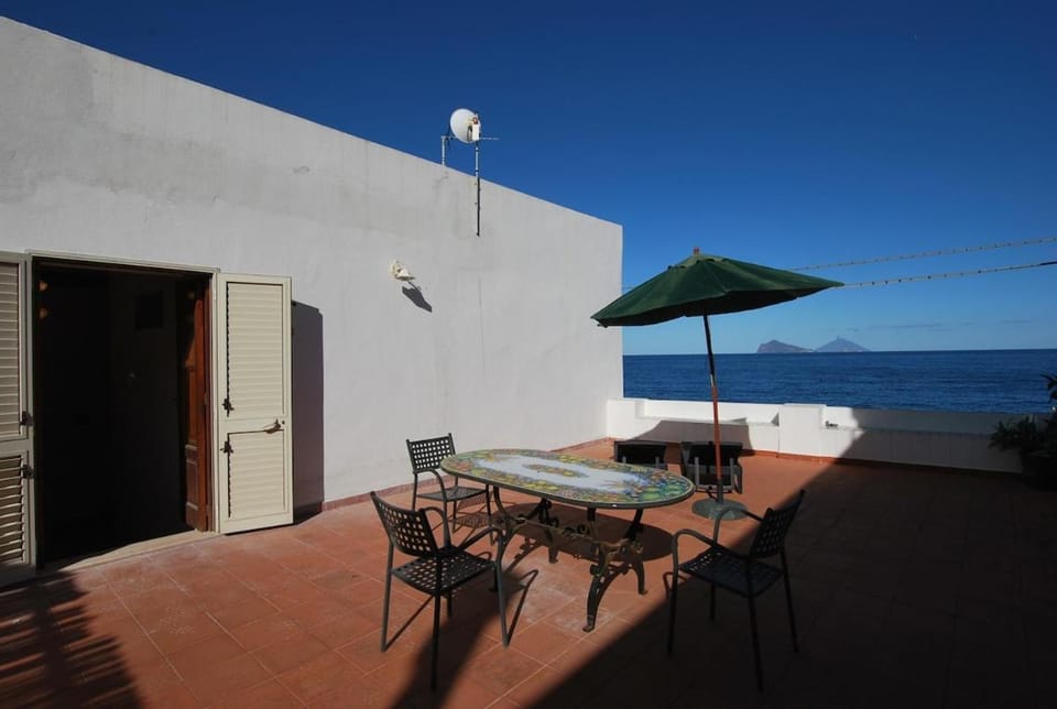 Oasi 2 terrace overlooking the sea in Canneto Apartment in Canneto