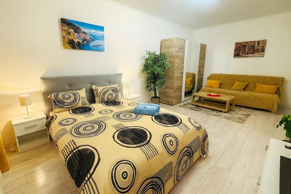 Urban Serenity Flat - Plaza Romania Mall Apartment in Bucharest
