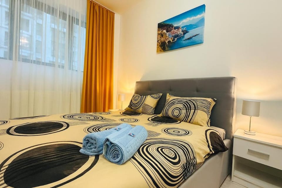Urban Serenity Flat - Plaza Romania Mall Apartment in Bucharest
