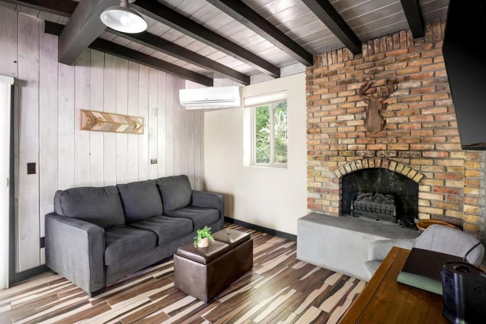 TV and multimedia, Living room, fireplace