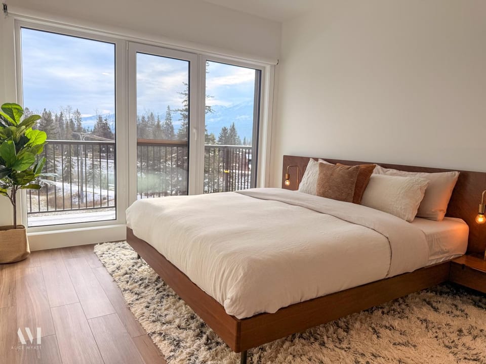 Oso Skyview Suite - DT modern 2 bed, 2 bath Apartment in Golden