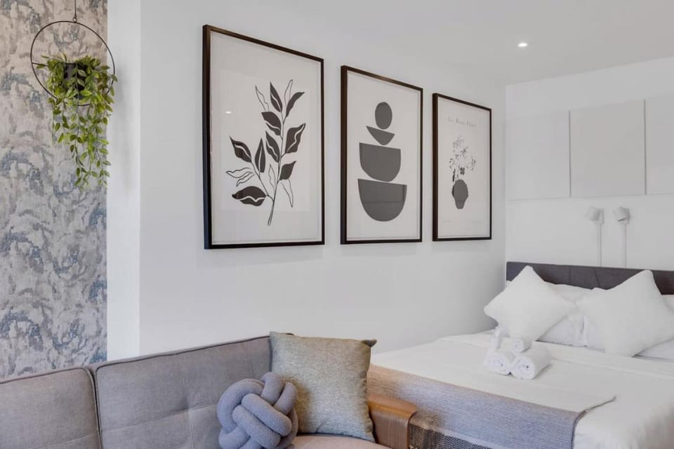 The Speakeasy Suite 502 With Parking Apartment in Montreal