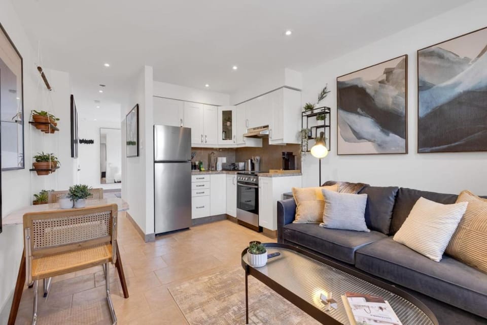 The Speakeasy Suite 501 With Parking Apartment in Montreal