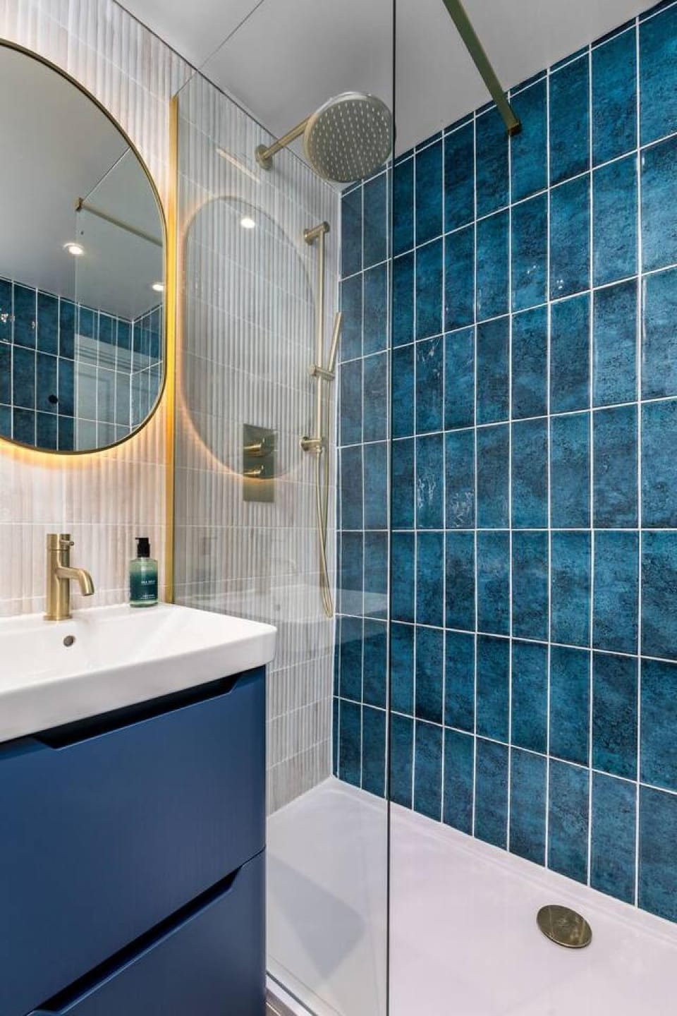 Modern 1-Bed Retreat by Stirling Train Station Apartment in Stirling