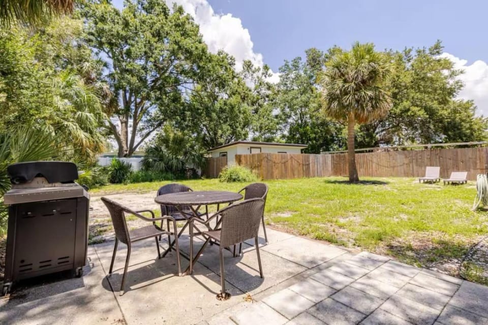 Patio, BBQ facilities