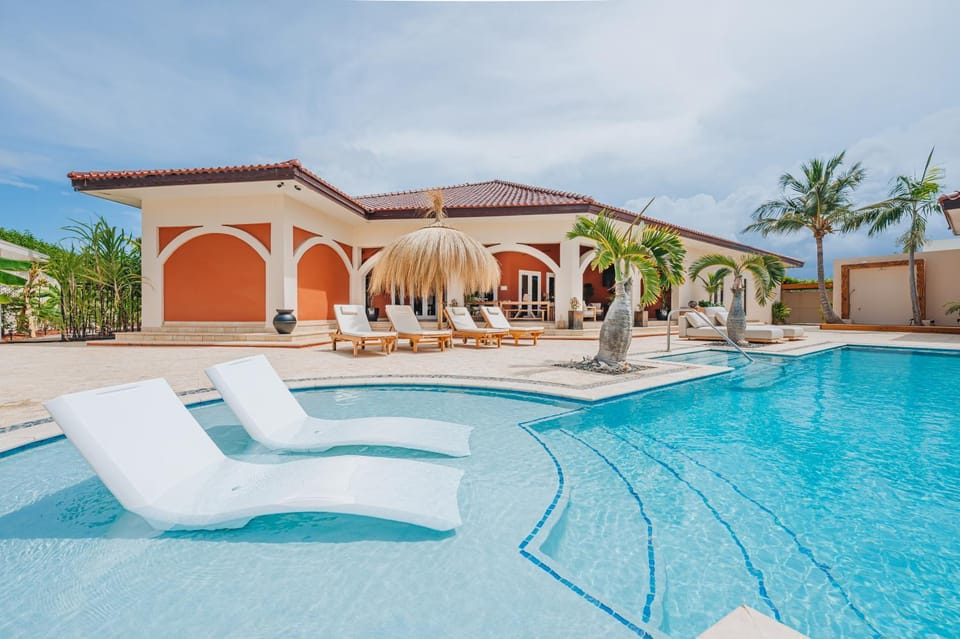 Property building, Patio, Day, Pool view, Swimming pool, sunbed