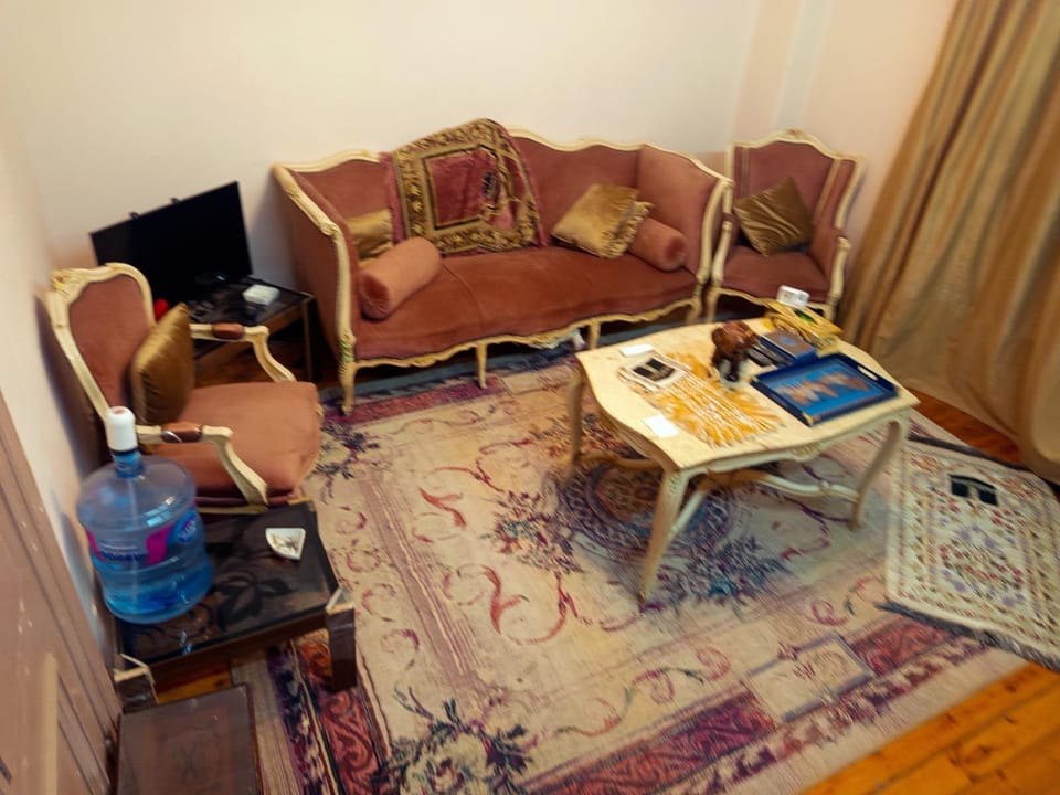 Tahrier square family room private bathroom incairodowntown cairo besaids AUC univ and GREECK CUMPS Cairo Giza Bed and Breakfast in Cairo