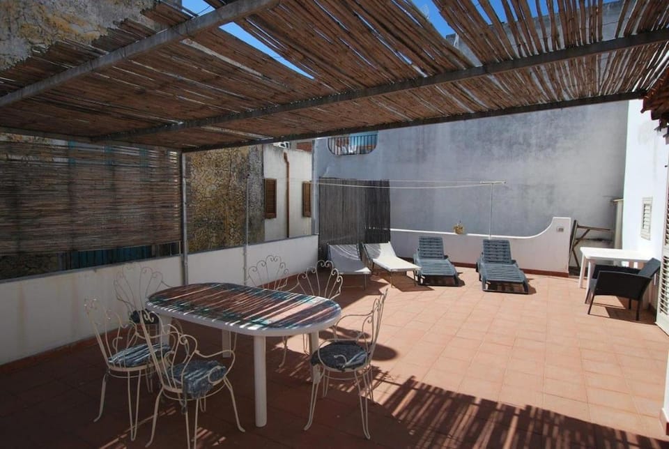 Lipari Canneto Oasi 4 beach front x family Apartment in Canneto