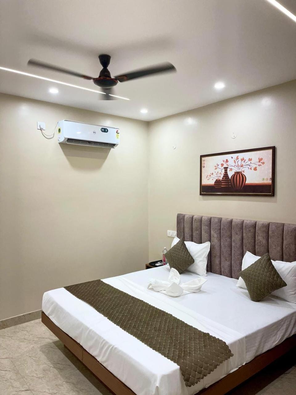 Bed, Bedroom, air conditioner