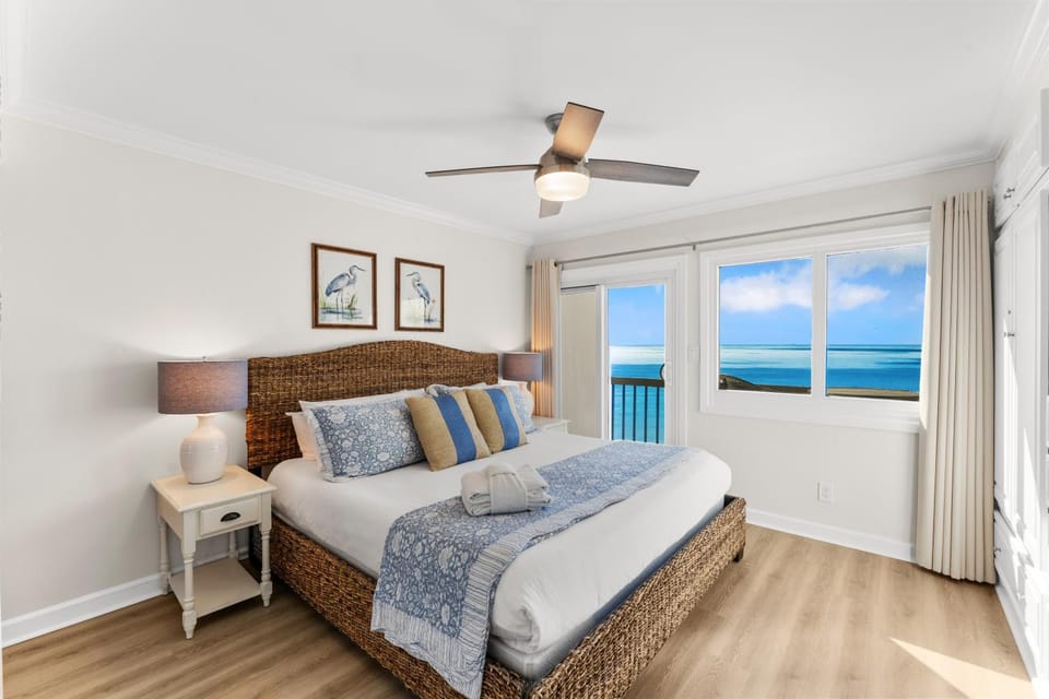 Bed, Balcony/Terrace, Beach, Bedroom, wardrobe
