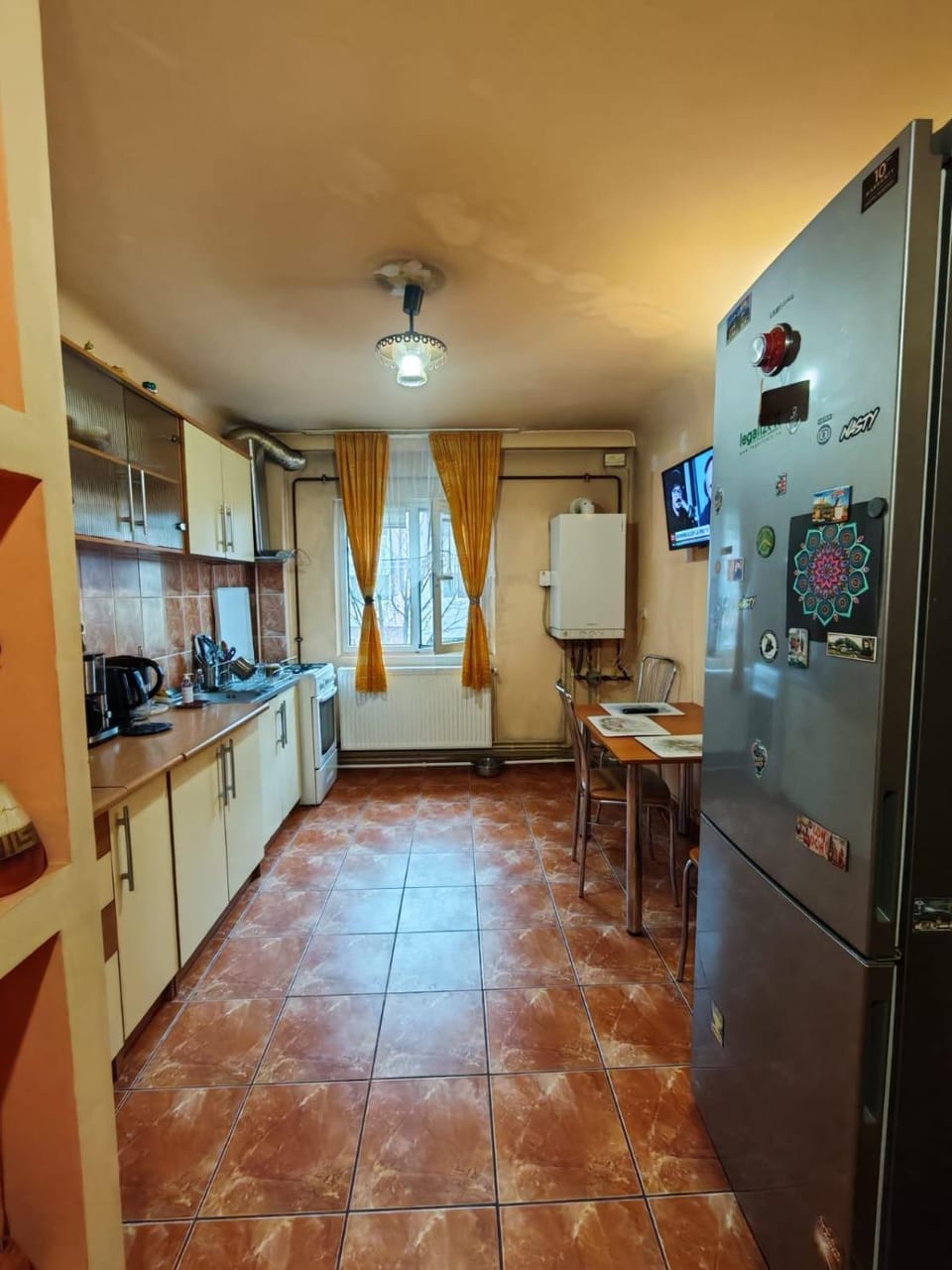 Kitchen or kitchenette, oven