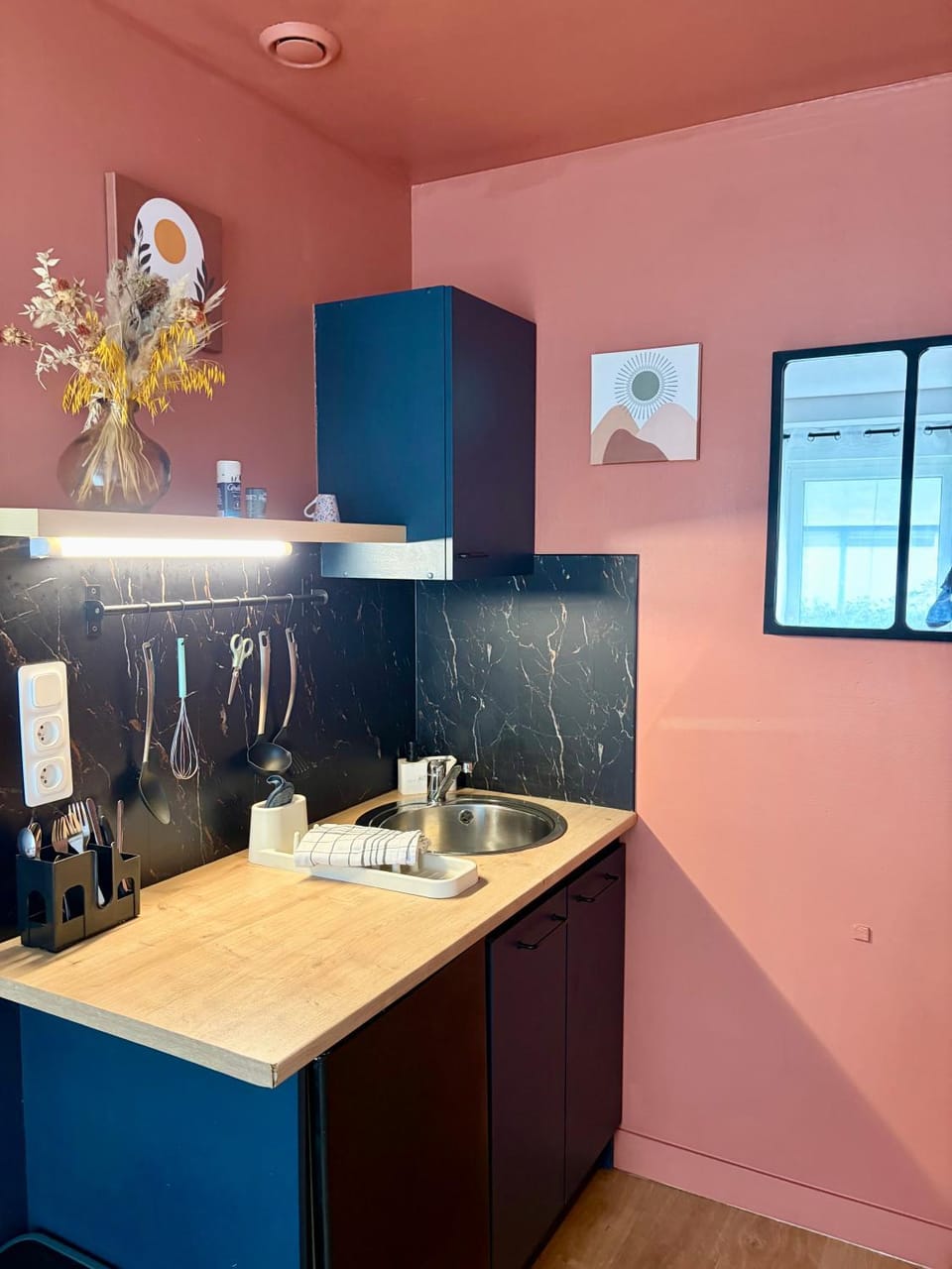 Bleu Minimal Design Épuré - Gare SNCF Apartment in Brittany
