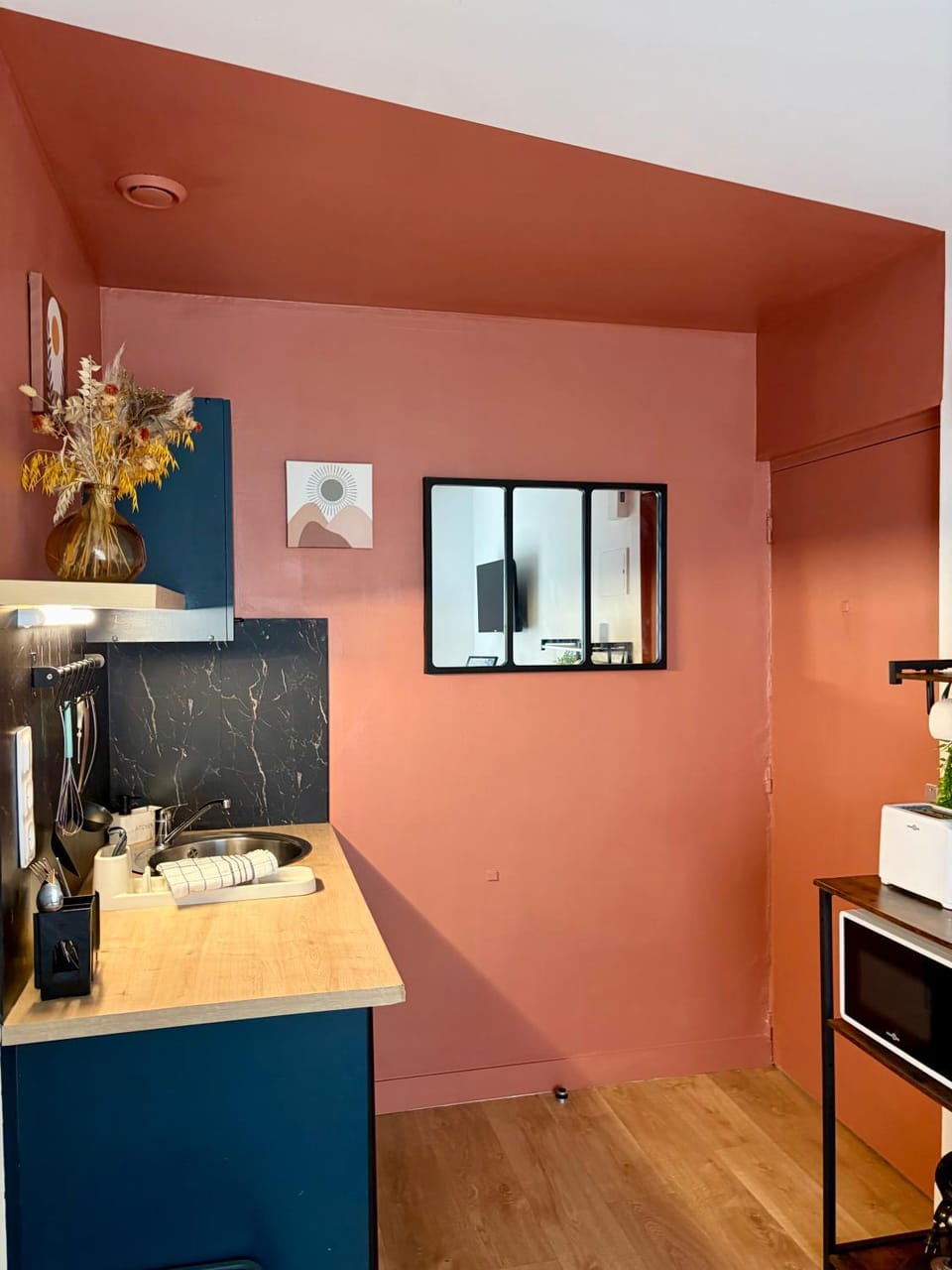 Bleu Minimal Design Épuré - Gare SNCF Apartment in Brittany
