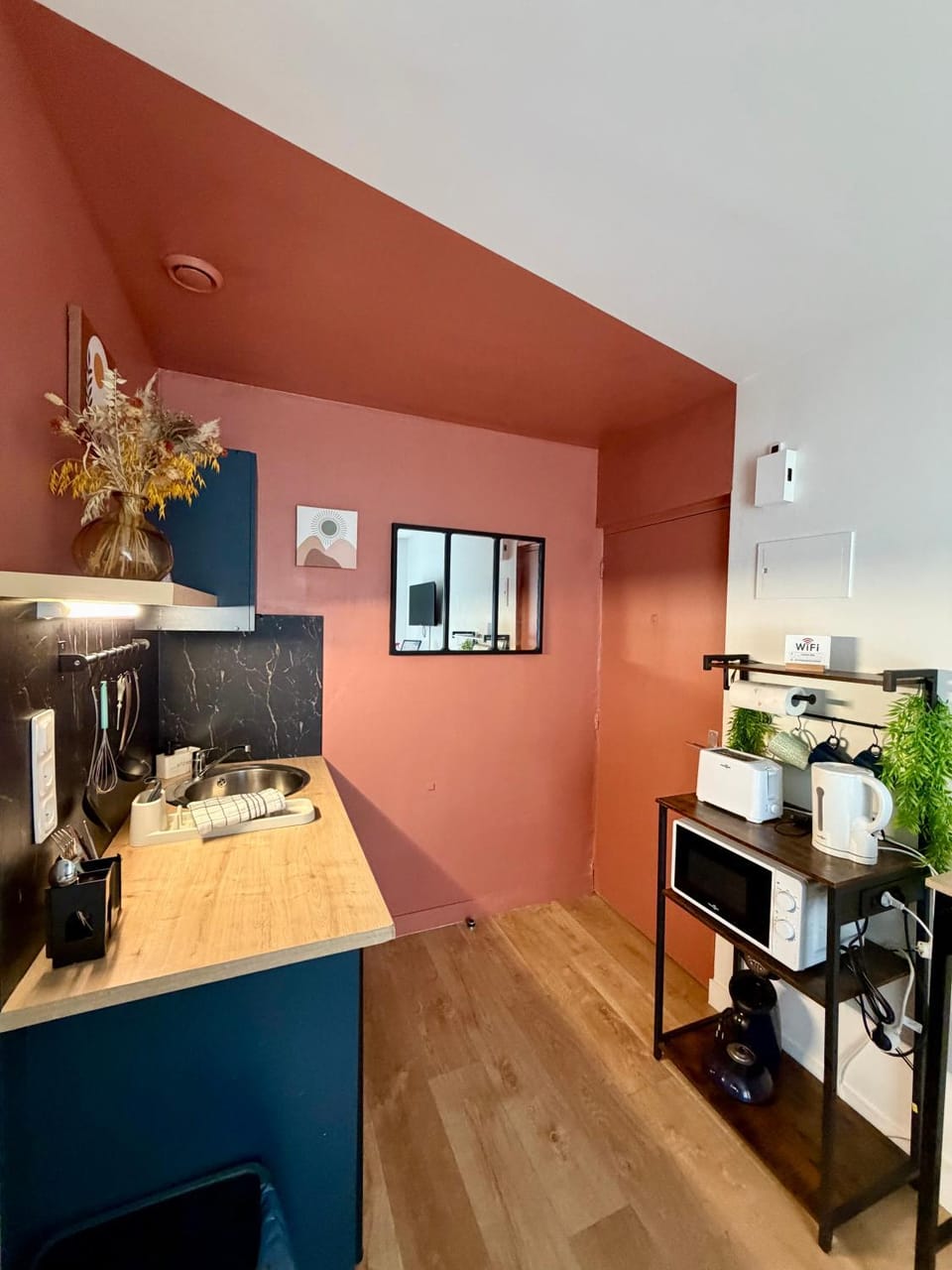 Bleu Minimal Design Épuré - Gare SNCF Apartment in Brittany