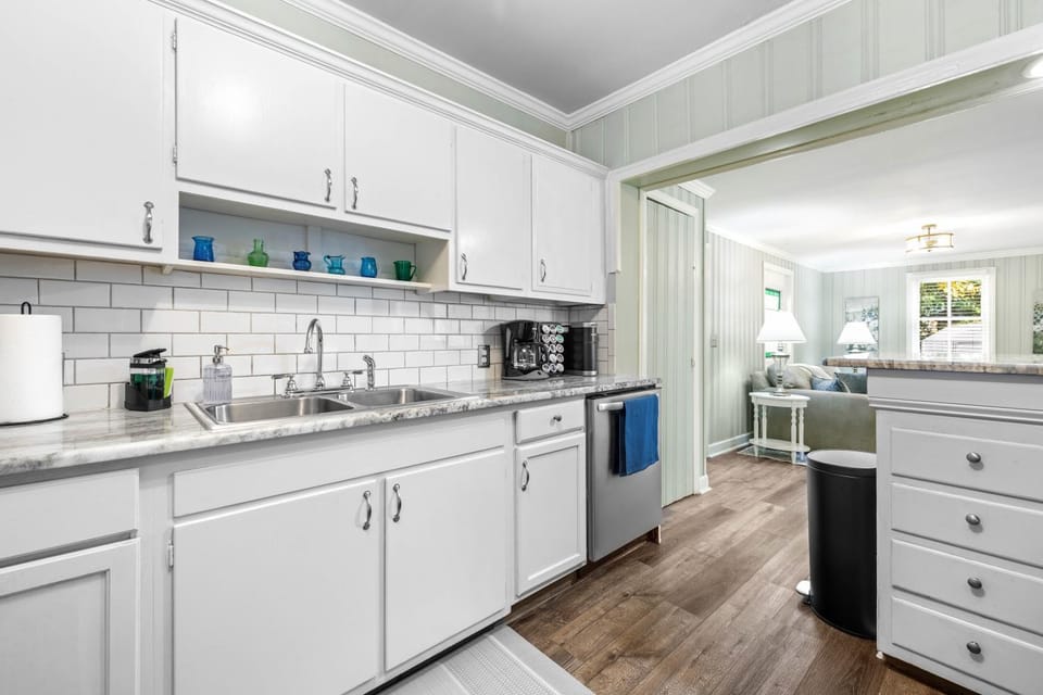 Coffee/tea facilities, Kitchen or kitchenette, dishwasher