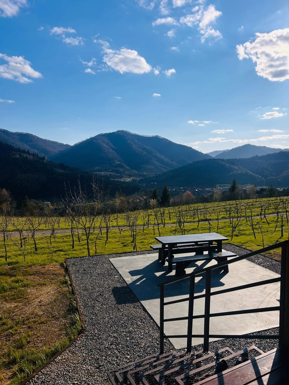 Spring, Day, Dining area, Mountain view