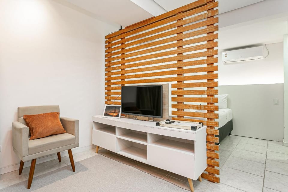 TV and multimedia, Living room, Seating area, air conditioner