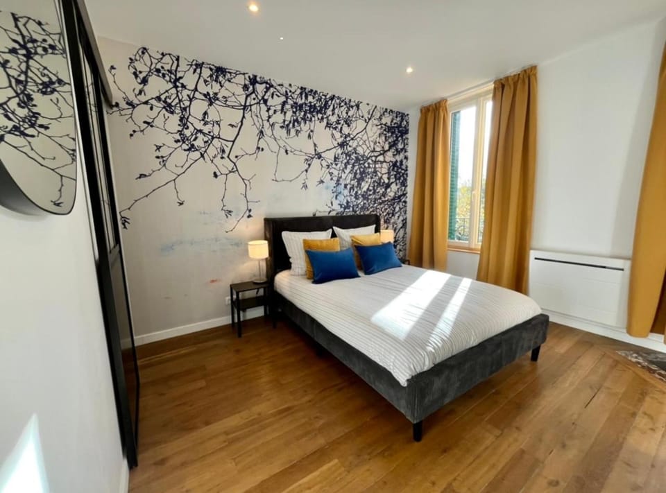 Bed, Natural landscape, Photo of the whole room, Bedroom, cot, furniture, internet, storage, wardrobe