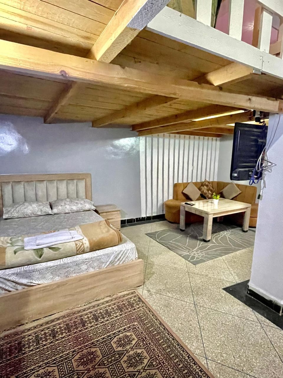 Bed, Living room, Photo of the whole room, Bedroom, towels