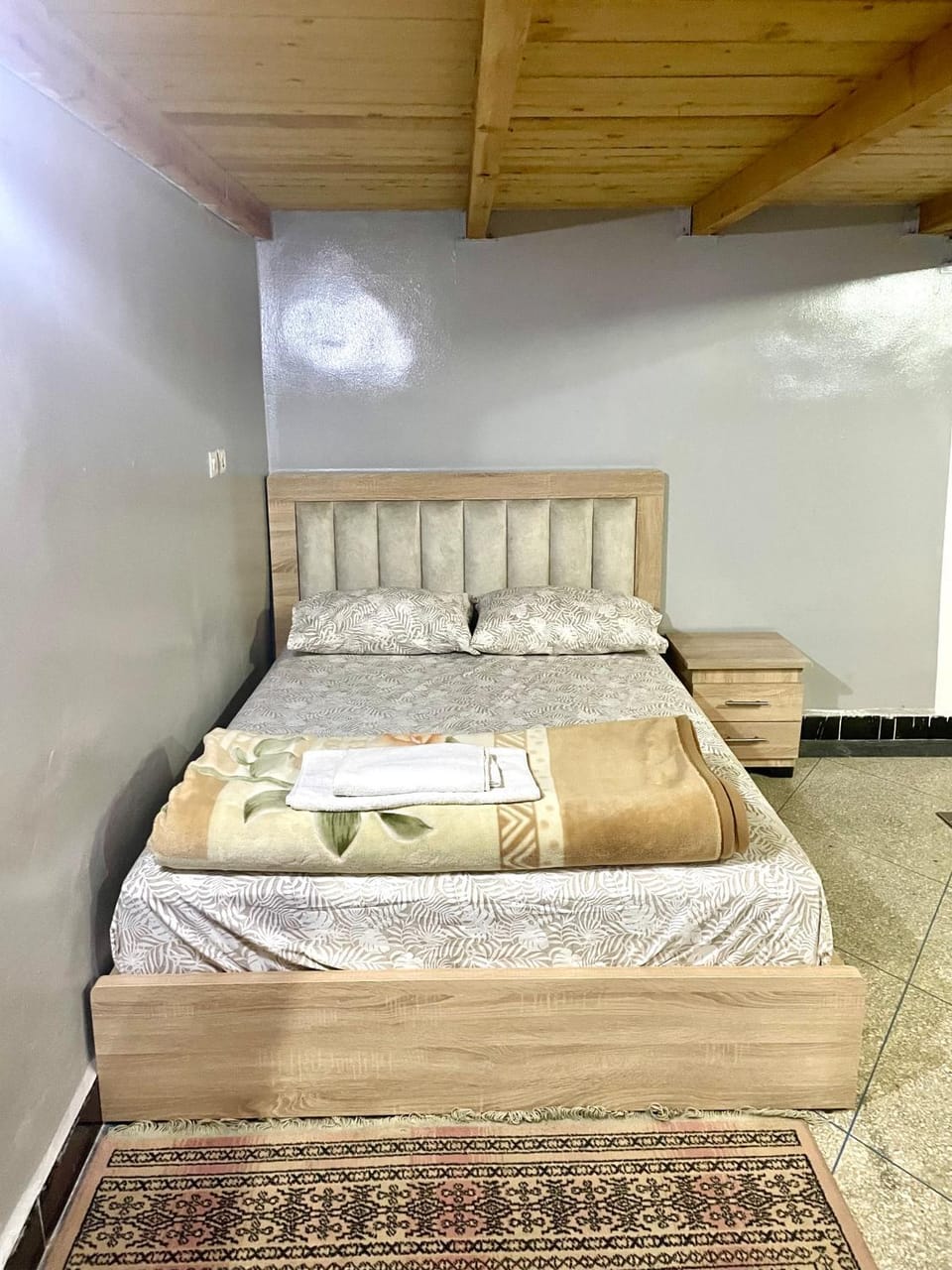Bedroom, towels