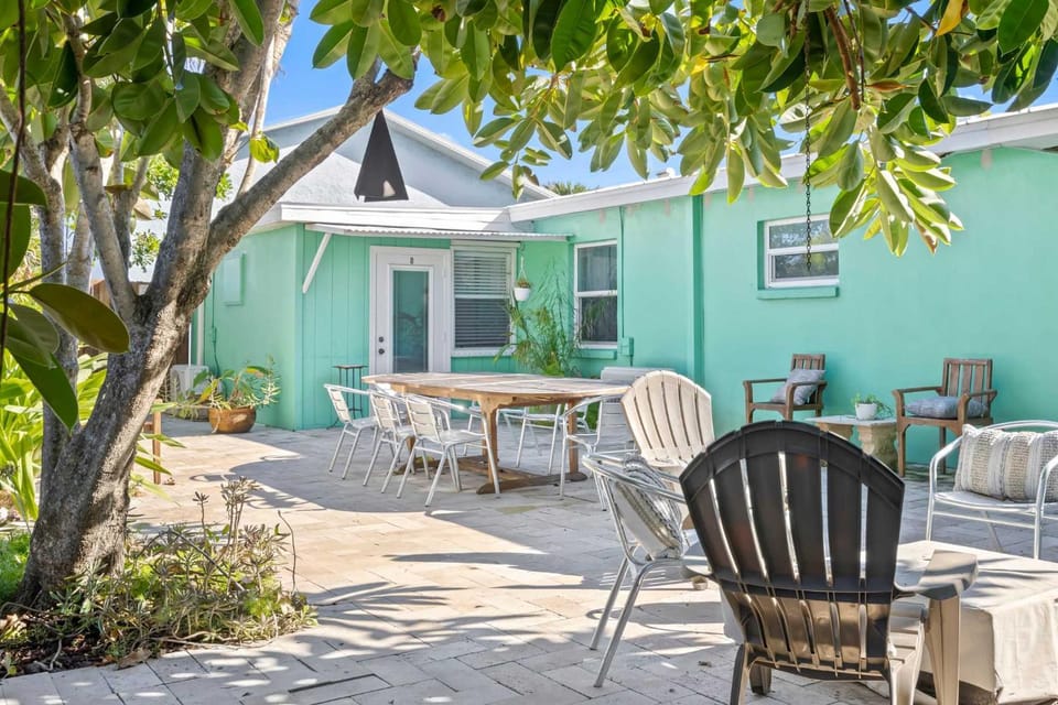 Sandpiper 1BR 1BA Across From Beach Apartment in South Patrick Shores