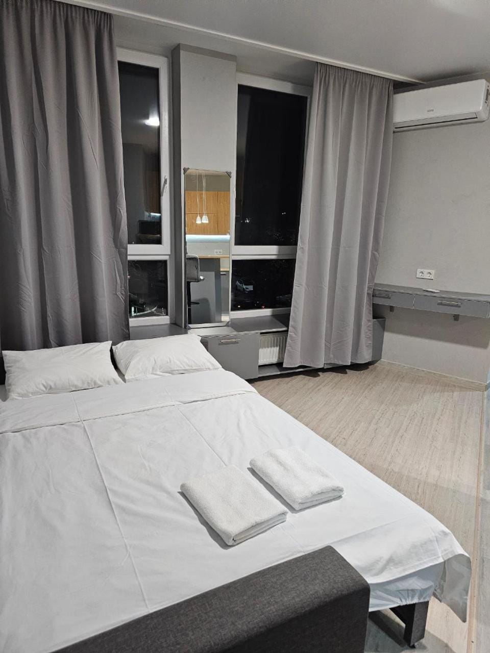 Bed, Living room, Photo of the whole room, Seating area, towels